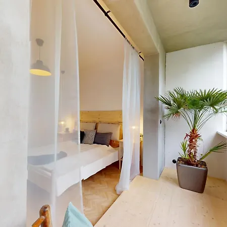 Modern 2 Bedroom - Free Parking