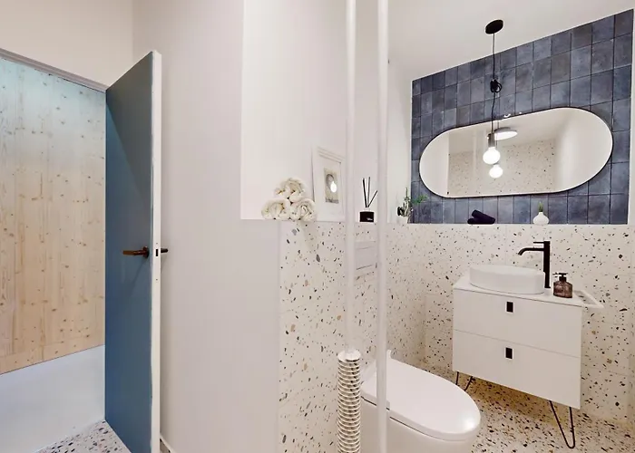 Modern 2 Bedroom - Free Parking * Bratislava