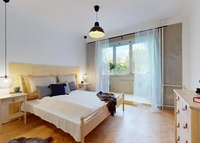 Modern 2 Bedroom - Free Parking *